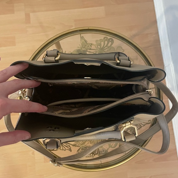 Tan and gold medium handbag - Picture 2 of 5